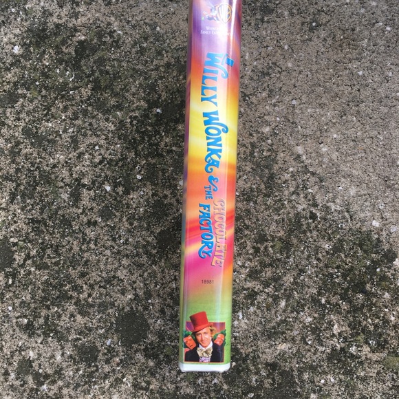 Willy Wonka and the Chocolate Factory VHS - Picture 6 of 7